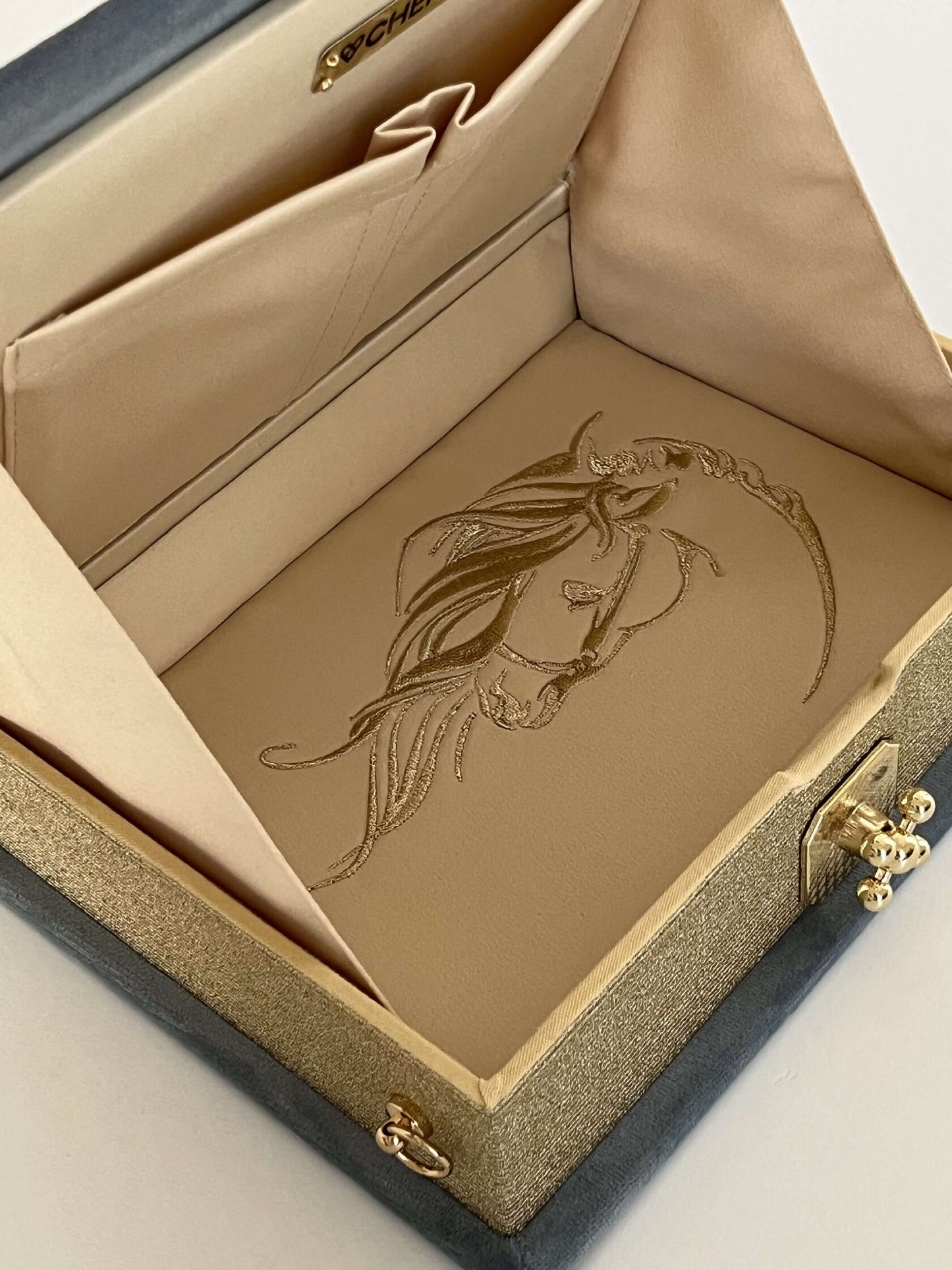 Embroidered clutch Sleeping beauty