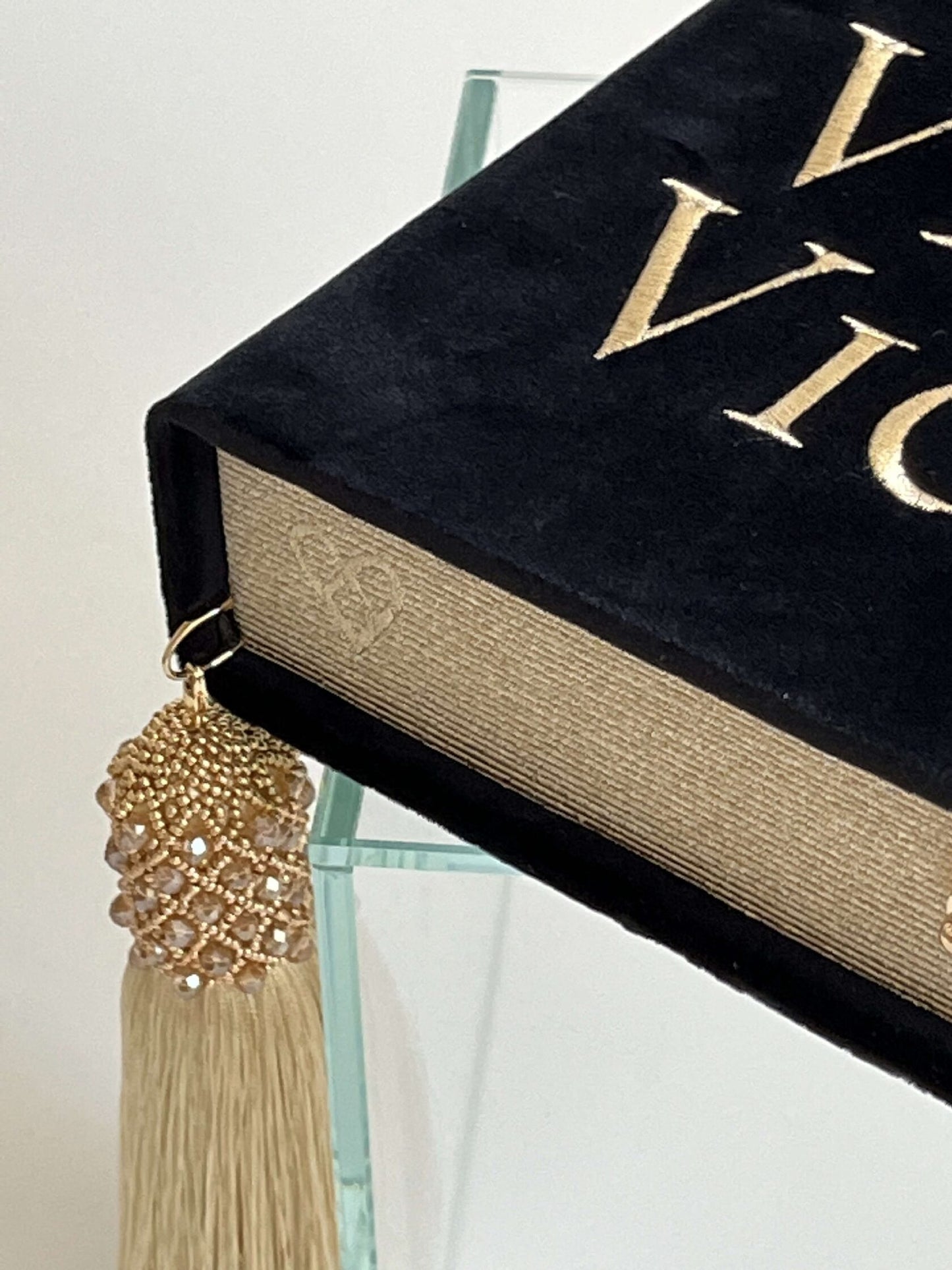 Embroidered clutch Veni Vidi Vici
