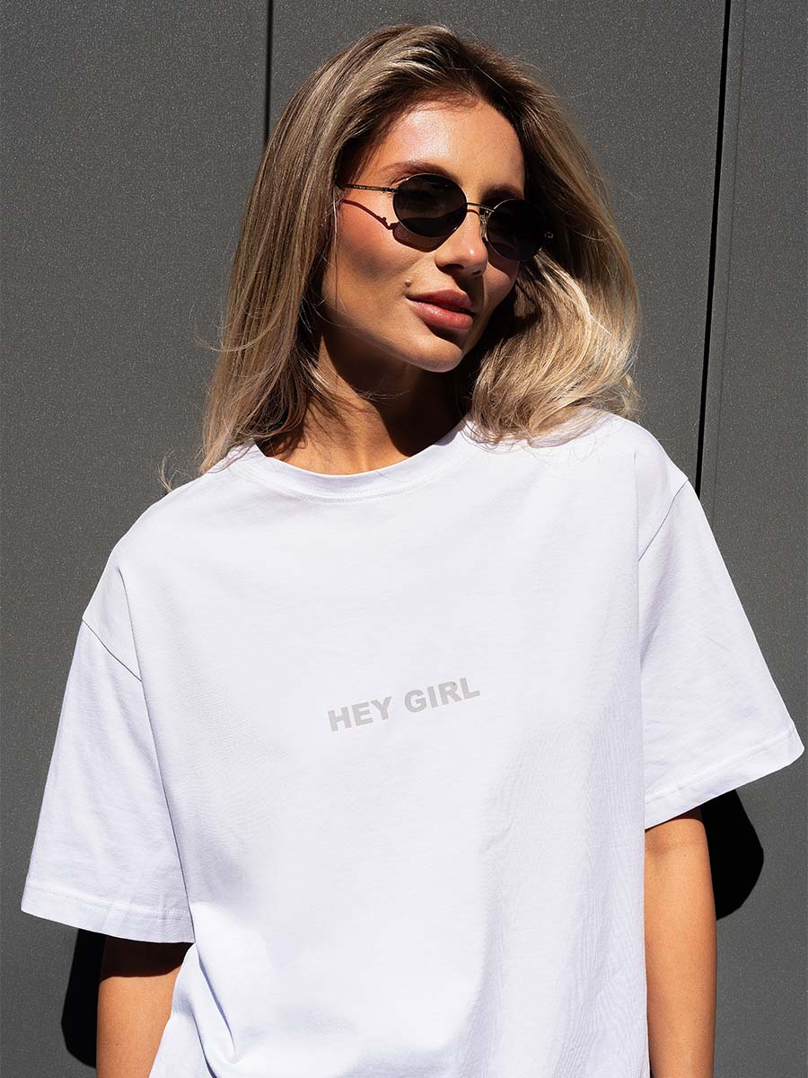 White oversize t-shirt with HEY GIRL print