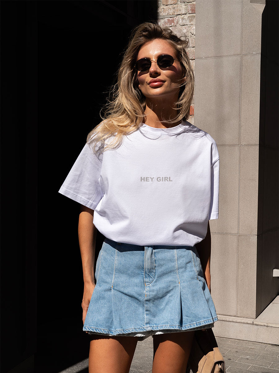 White oversize t-shirt with HEY GIRL print